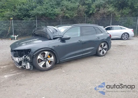 2022 Audi E-Tron Premium Plus Quattro z USA, uszkodzony, nr VIN WA1LAAGE7NB012069